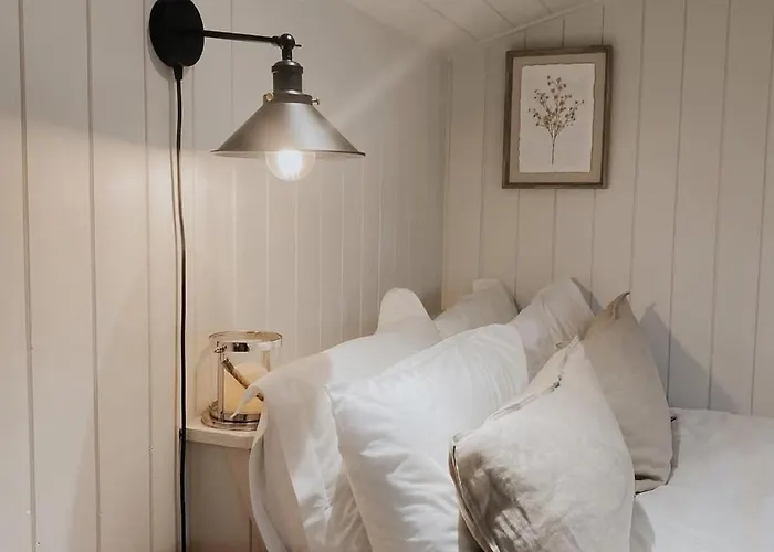 The Little Yorkshire Shepherd\'S Hut