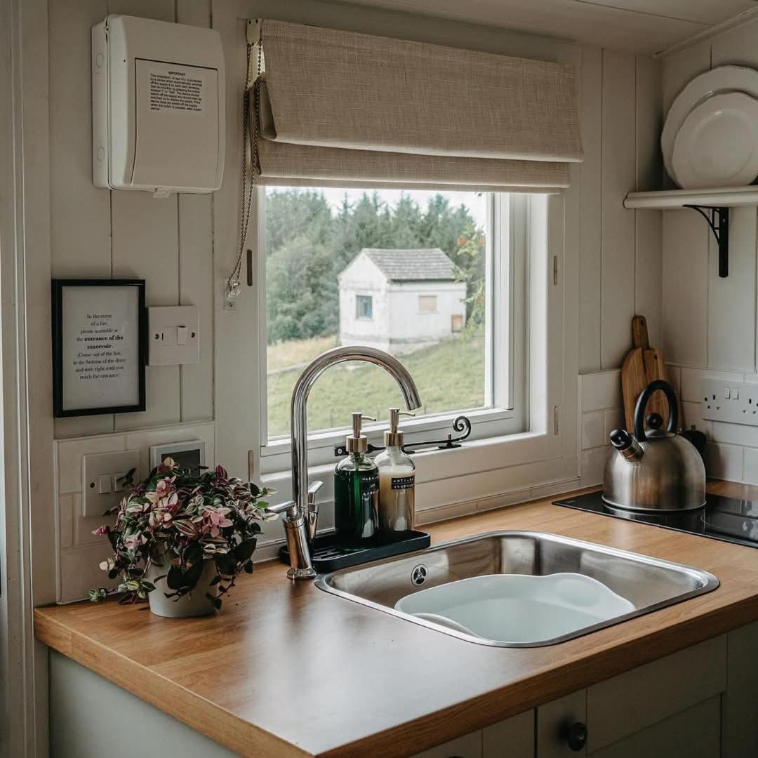 The Little Yorkshire Shepherd's Hut * Elslack